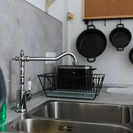 Lizmary's Wonderland Apartment